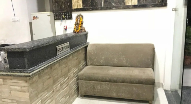 OYO 15771 4 Season Hotel