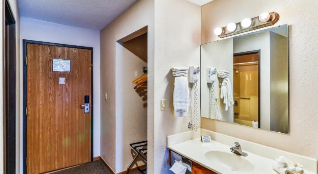 Семейный люкс Polynesian Hotel & Suites Wisconsin Dells/Lake Delton