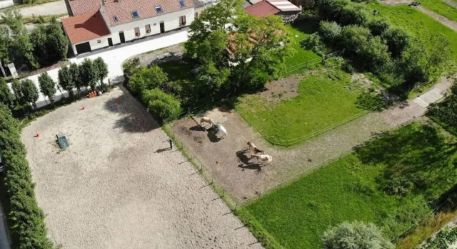 Hoeve Korenzegen. Oase van rust dichtbij strand, Varaa Hotelli Hotellit Brussels pysäköinnillä, Pysäköinti
