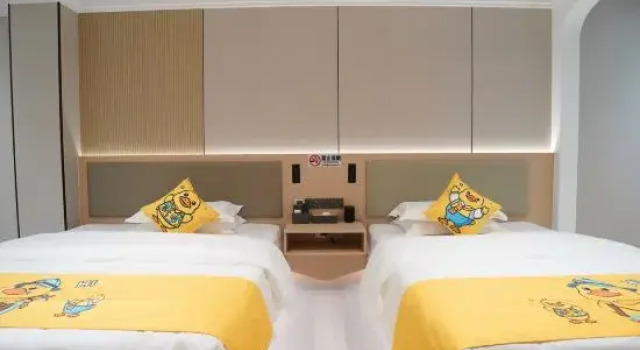 Семейный тент Mengla Qiyunpan Hotel (Nanla River Starlight Night Market)