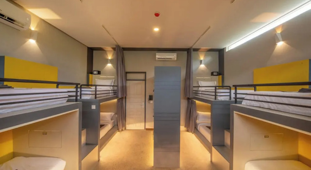 Кровать в общем номере (мужской номер) The Twizt - Lifestyle Hostel & Hotel