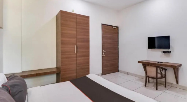 Трёхместный номер Standard с балконом Oyo 79127 Collection O Green plaza