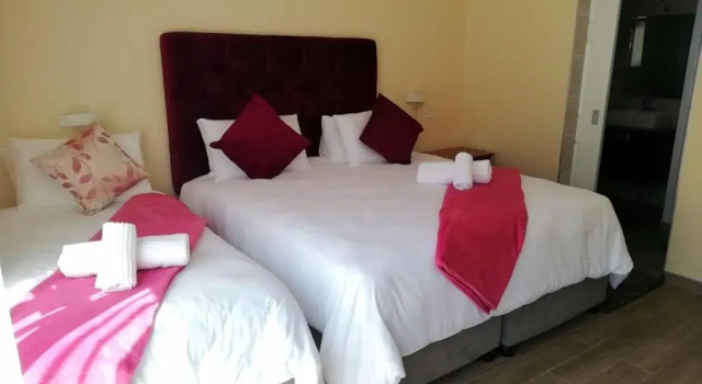 Lucolo Palace B&B - East London