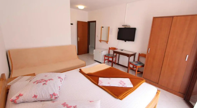 Room and Apartments Mariza