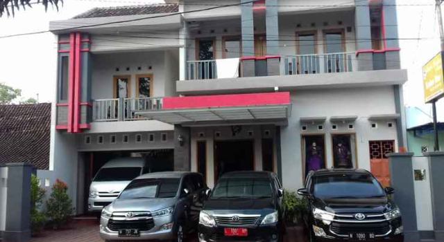 OYO 1306 Kraton Mas Family Residence