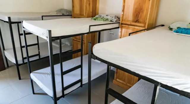 Кровать в общем номере Island Girl Bed and Breakfast