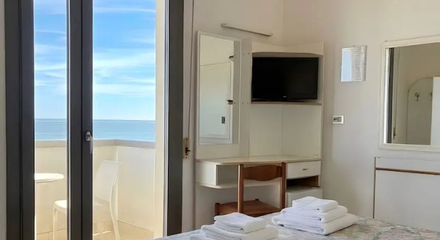 Номер Standard с балконом и с видом на море Hotel Columbia Frontemare