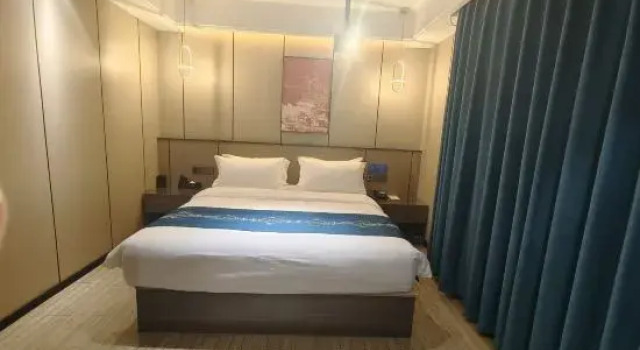 Семейный люкс TukE China Light Residence Hotel