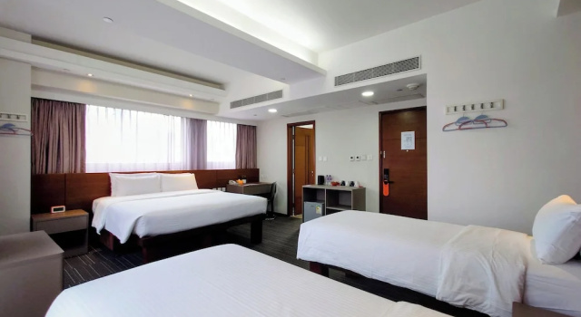 Четырёхместный семейный номер Standard с видом на город Le Prabelle Hotel