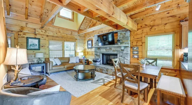 Коттедж Cozy Retreat w/ Deck & Sapphire Resort Access!
