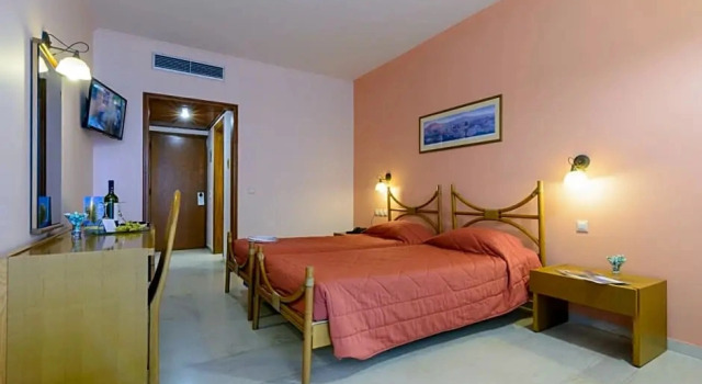 Двухместный номер Standard с балконом и с видом на сад Golden Sand Hotel