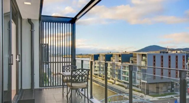 Апартаменты Dockside Apartments Kingston Foreshore
