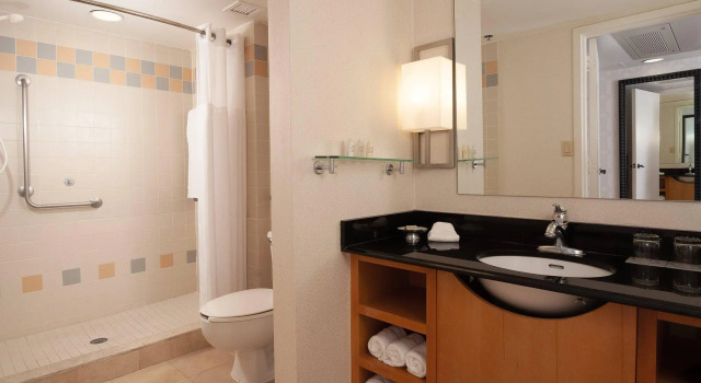 Четырёхместный номер Standard Renaissance Orlando Airport Hotel