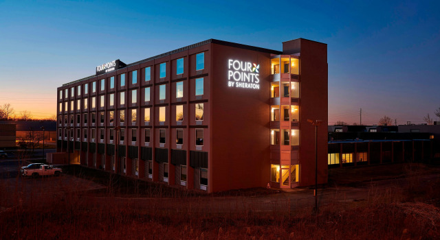 Four Points by Sheraton Cleveland-Eastlake, Rezerwuj Hotel Hotele w Eastlake z basenem, Basen