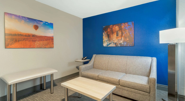 Четырёхместный люкс Best Western Plus Cleveland Inn & Suites