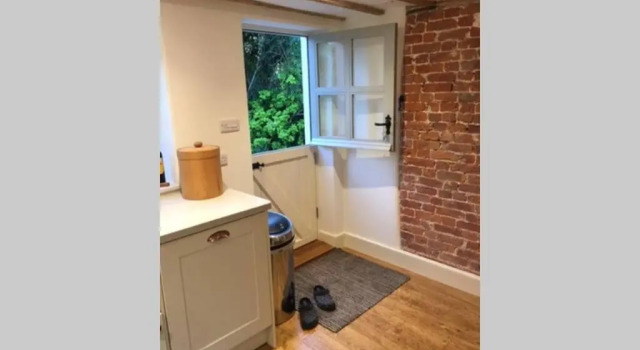 Коттедж 16 Century Farmhouse Cottage, foothills of iconic Glastonbury Tor