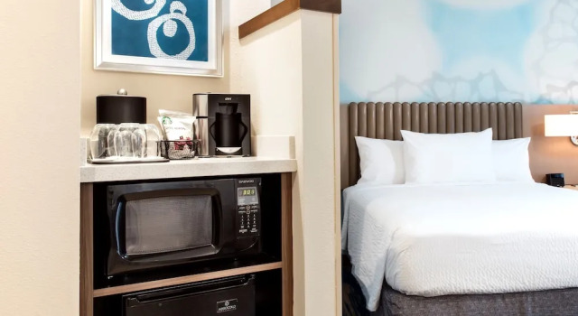 Четырёхместный номер Standard с балконом Courtyard by Marriott Faro Blanco Resort