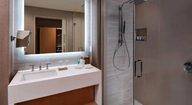 Четырёхместный клубный номер Standard The Westin Irving Convention Center at Las Colinas