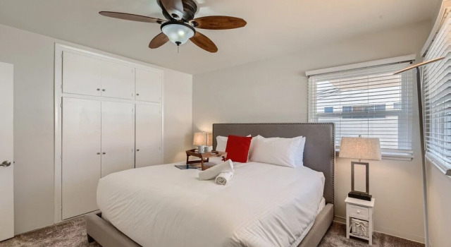 Signature KING 1BR Apt In San Clemente Beach! (AC), Забронировать Апартаменты/квартира Отели Сан-Клементе с парковкой, рядом с San Clemente Farmers Market, Парковка