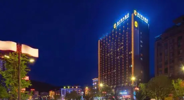 Super 8 Hotel Premier, Rezerwuj Hotel Hotele w Qujing z parkingiem, Parking