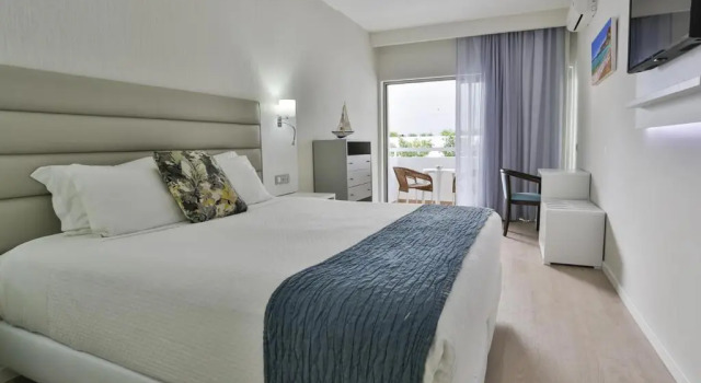 Двухместный номер Carvi Beach Hotel