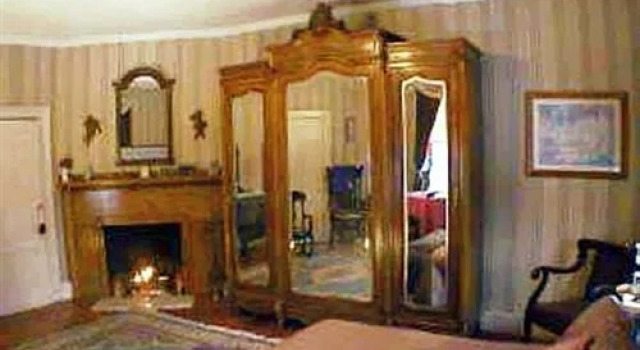 Saratoga Rose Inn & Restaurant, Забронировать Отель Хэдли Массачусетс