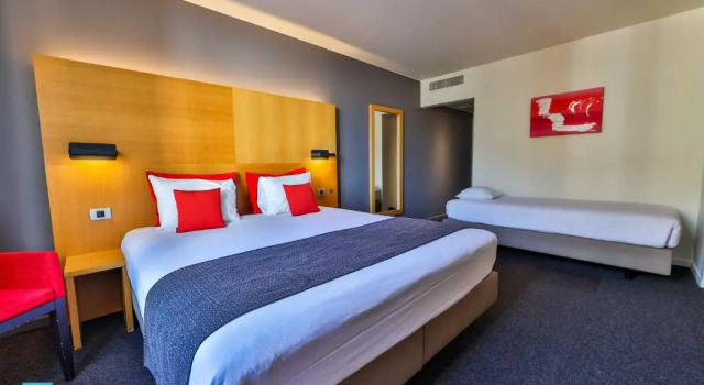 Трёхместный номер Standard Hotel De La Couronne Liege