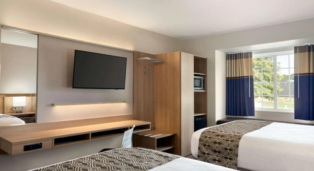 Четырёхместный номер Standard Microtel Inn & Suites by Wyndham Baton Rouge