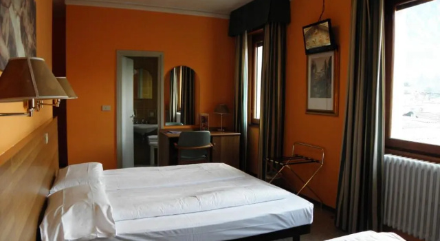 Трёхместный номер Economy Hotel Corona