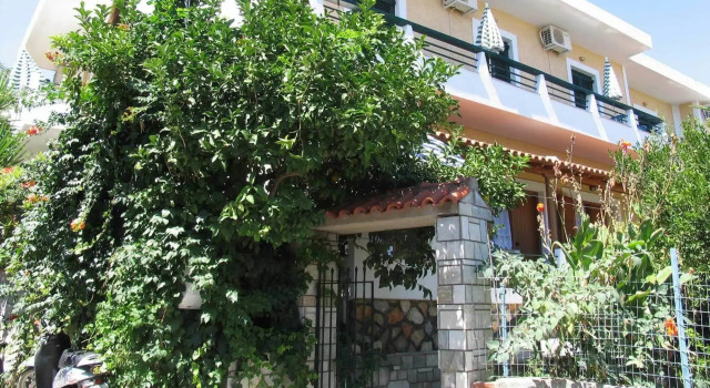 Gioulas Residence, Забронировать Отель Патитирион Алонисос