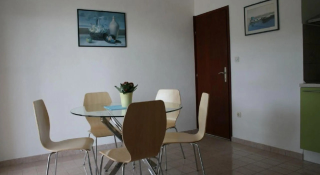 Apartments Deni, Забронировать Апартаменты/квартира Винишче Trogir Riviera, рядом с Пляж Купиница