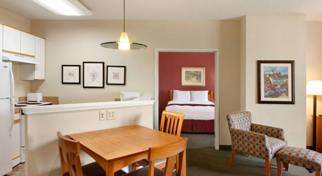 Cresthill Suites Wichita, Boek Hotel Hotels in Wichita met ontbijt, Ontbijt