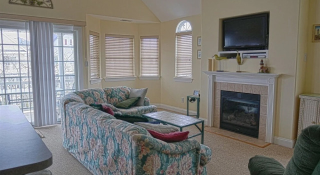 Oc1426 Asbury Avenue, 2nd Floor
