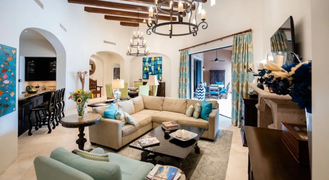 Luxury Mexican Hacienda Retreat Within Palmilla Resort Community, Забронировать Курортный отель Отели Южной Нижней Калифорнии с парковкой, Парковка