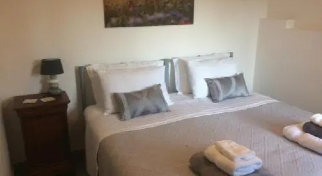 Lake House France, Забронировать Отель Бомон-Пье-де-Бёф Sarthe