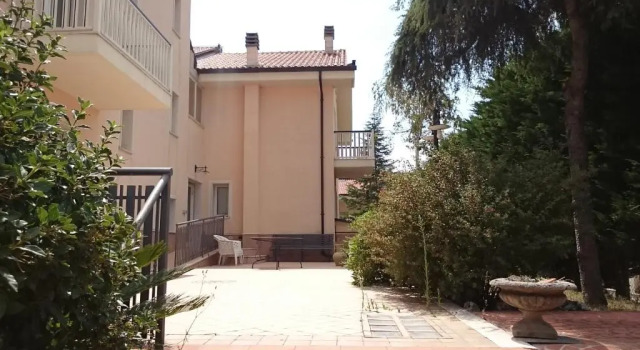 Hotel Holiday House
