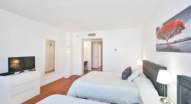 Destination Stays-Ocean View Condo Miami, Varaa Hotelli Hotellit Miami Beach uima-altaalla, Uima-allas
