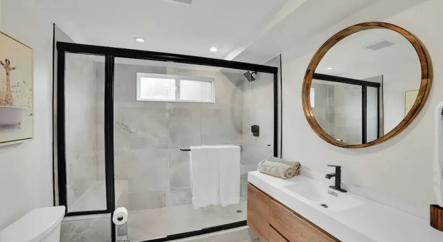 Апартаменты Superior Brand-New Chic Nest In Prime Location