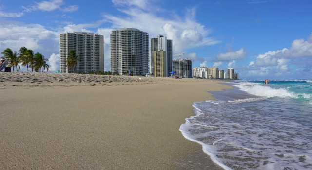 Seas The Day 4: Beach Basecamp W/ Pool & Hot Tub 2 Bedroom Duplex, Rezerwuj Dom wakacyjny Riviera Beach Palm Beach County
