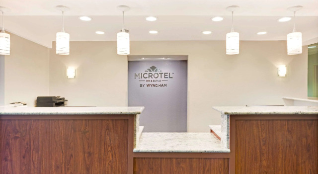Microtel Inn & Suites by Wyndham Urbandale/Des Moines, Rezerwuj Hotel Hotele w Iowa z parkingiem, Parking