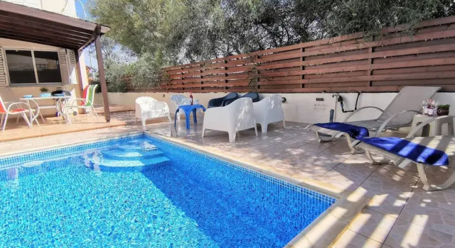 Вилла Sobella Villa - 3 Bedroom Villa With 10 x 4 Pool