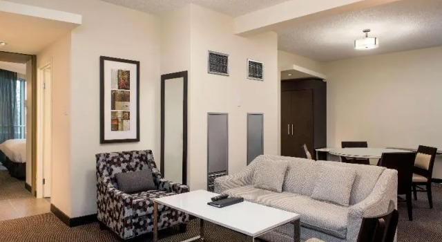 Номер Standard Hilton Suites Toronto-Markham Conference Centre & Spa