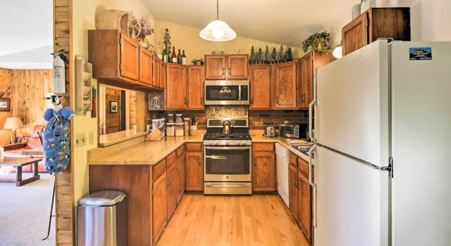 Коттедж с 2 комнатами с балконом 1 Mi to Peak 7: Home w/ Hot Tub in Breckenridge!