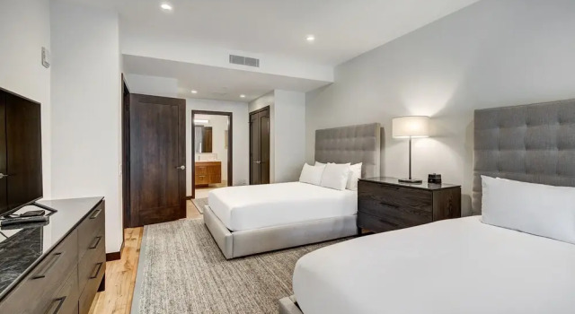 Contemporary 2 BR Condo in the Heart of Lionshead by RedAwning - Save 20% on 7+ Nights!, Забронировать Апартаменты/квартира Отели Вейл с парковкой, Парковка