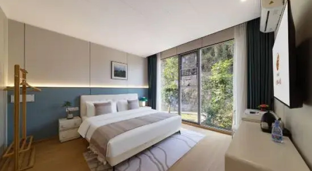 Люкс Deluxe HanTing Hotel (Changchun Renmin Street Jilin University Nanling Campus)