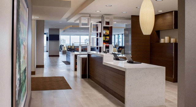 Hyatt House New Orleans Downtown, Забронировать Отель Новый Орлеан - деловой центр Новый Орлеан, рядом с Стадион «Мерседес-Бенц Супердоум»