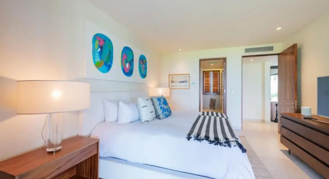 Sunny Vacation Condo 3