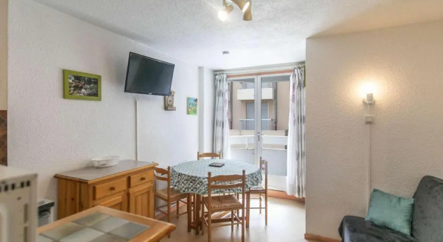 Appartement Cauterets, 1 pièce, 4 personnes - FR-1-401-23, Rezervasyon Daire Pyrenees National Park otoparklı oteller, Otopark
