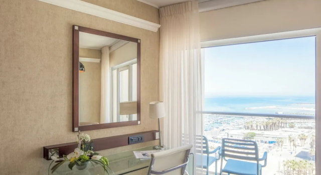 Deluxe Twin room with balcony and with sea view Renaissance Tel Aviv Hotel