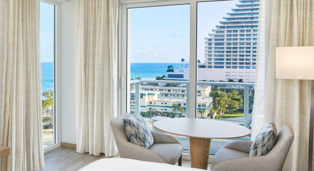 Двухместный номер с балконом и с видом на океан AC Hotel by Marriott Fort Lauderdale Beach